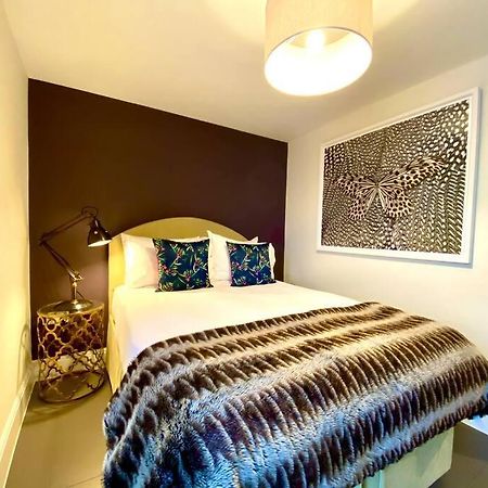 Stunning Apartment - 1 Minute Walk To Poole Quay - Great Location - Free Parking - Fast Wifi - Smart Tv - Newly Decorated - Sleeps Up To 2! Close To Poole & Bournemouth & Sandbanks Kültér fotó