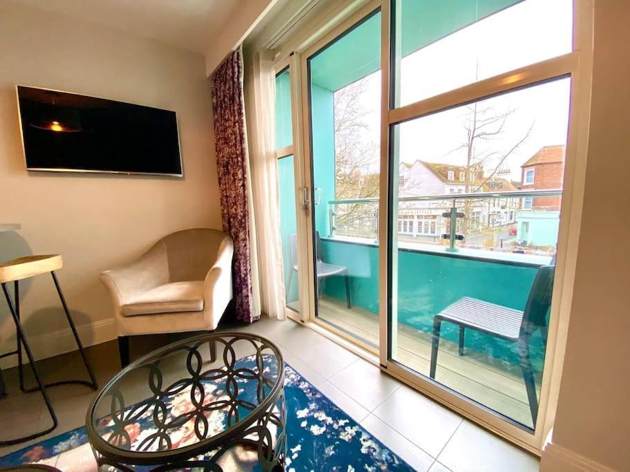Stunning Apartment - 1 Minute Walk To Poole Quay - Great Location - Free Parking - Fast Wifi - Smart Tv - Newly Decorated - Sleeps Up To 2! Close To Poole & Bournemouth & Sandbanks Kültér fotó