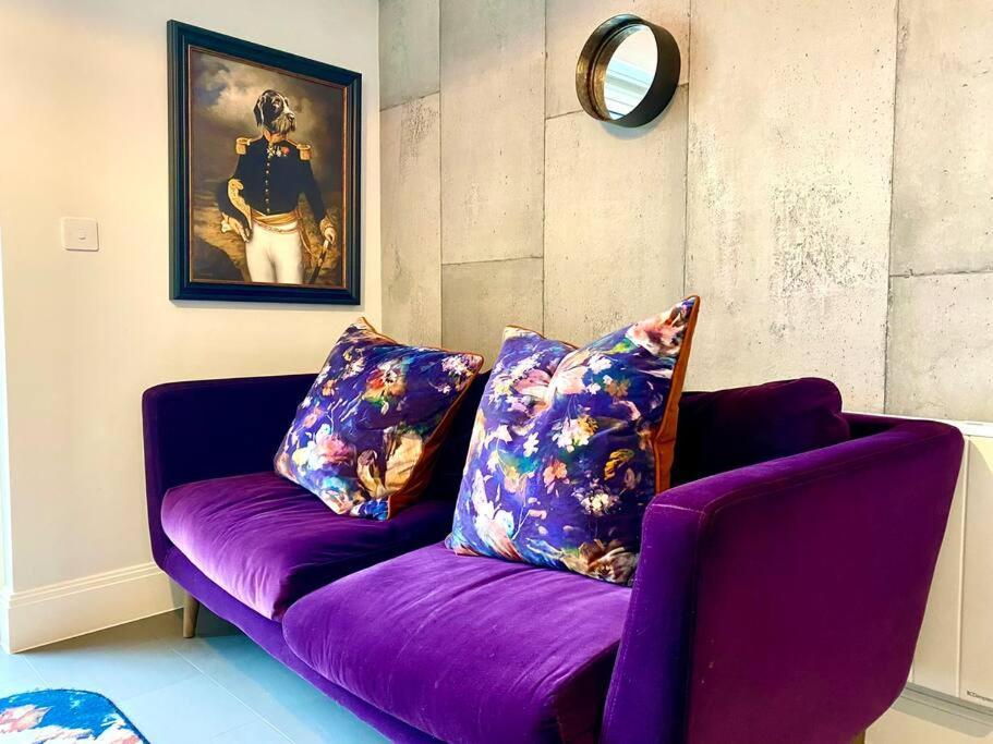 Stunning Apartment - 1 Minute Walk To Poole Quay - Great Location - Free Parking - Fast Wifi - Smart Tv - Newly Decorated - Sleeps Up To 2! Close To Poole & Bournemouth & Sandbanks Kültér fotó