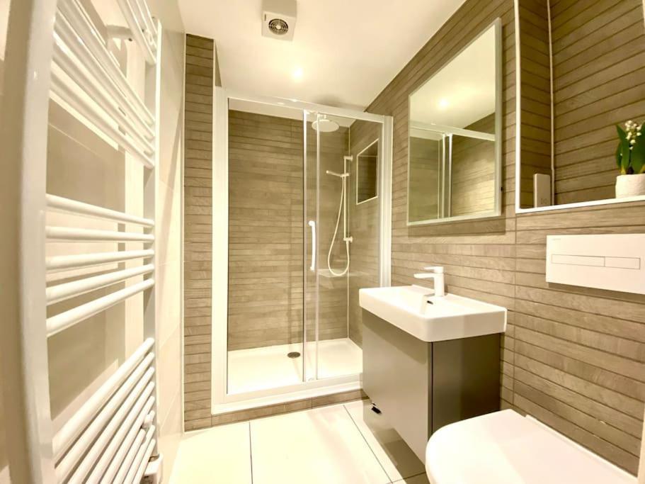 Stunning Apartment - 1 Minute Walk To Poole Quay - Great Location - Free Parking - Fast Wifi - Smart Tv - Newly Decorated - Sleeps Up To 2! Close To Poole & Bournemouth & Sandbanks Kültér fotó